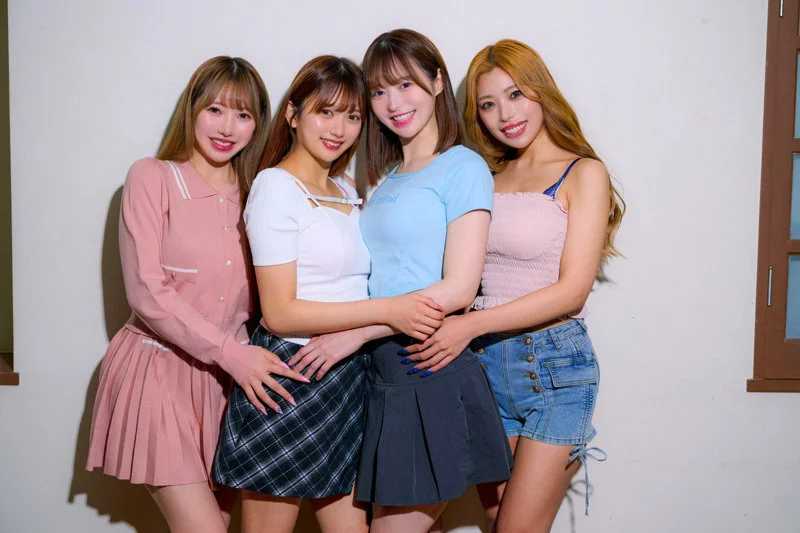 りお＆ひなた＆かりん＆ゆい 無料サンプル画像(1) 【無料動画ラボ】